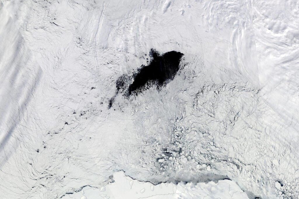 En mitad del invierno apareció un agujero casi del tamaño de Portugal en la Antártida. Durante 45 años nadie había visto algo igual allí