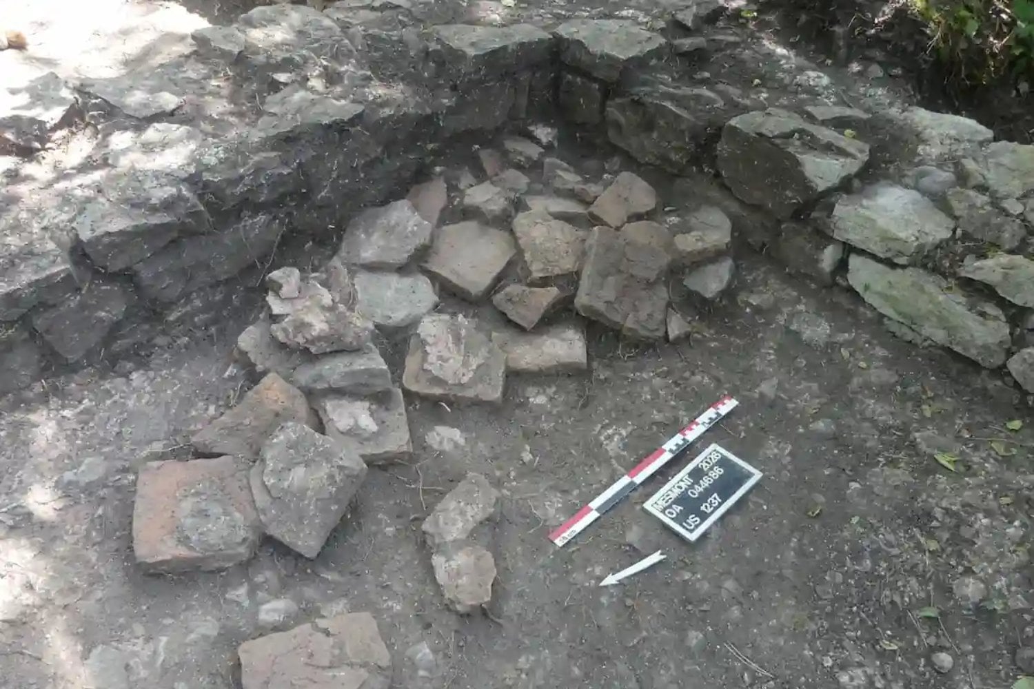 Roma cayó hace 1.500 años, pero alguien siguió viviendo como si el Imperio aún existiera. Un palacio oculto en Francia está cambiando lo que sabíamos de aquella época