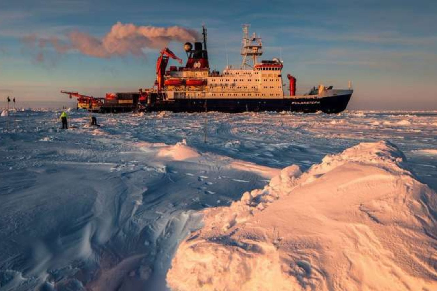 La Antártida perdió un iceberg de 500 metros en una tormenta. Encima llevaba siete contenedores y miles de litros de combustible