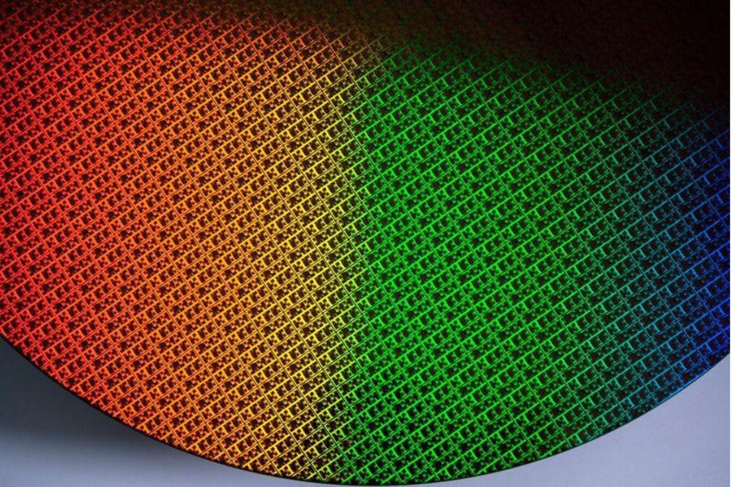 Toda la obra de Tolkien podría caber en el filo de una hoja de papel. Y la tecnología capaz de hacerlo ya está fabricando los chips más avanzados del planeta