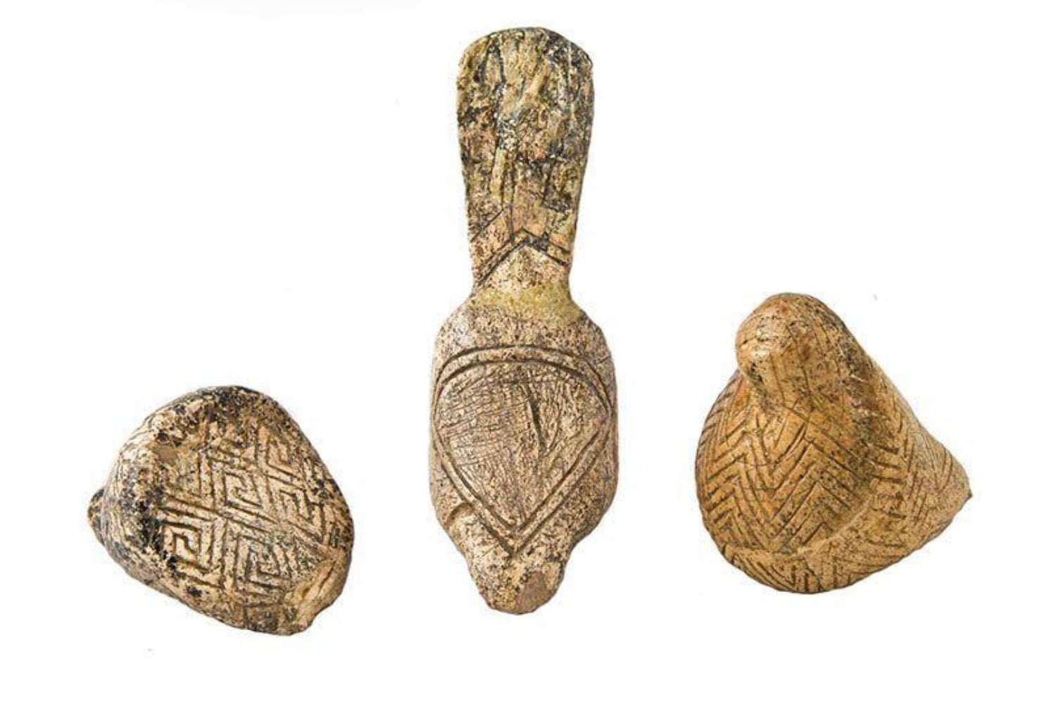 Hace 18.000 años, alguien talló 18 pequeñas figuras en colmillos de mamut. Un siglo después de encontrarlas, los científicos han descubierto algo que cambia la historia del arte