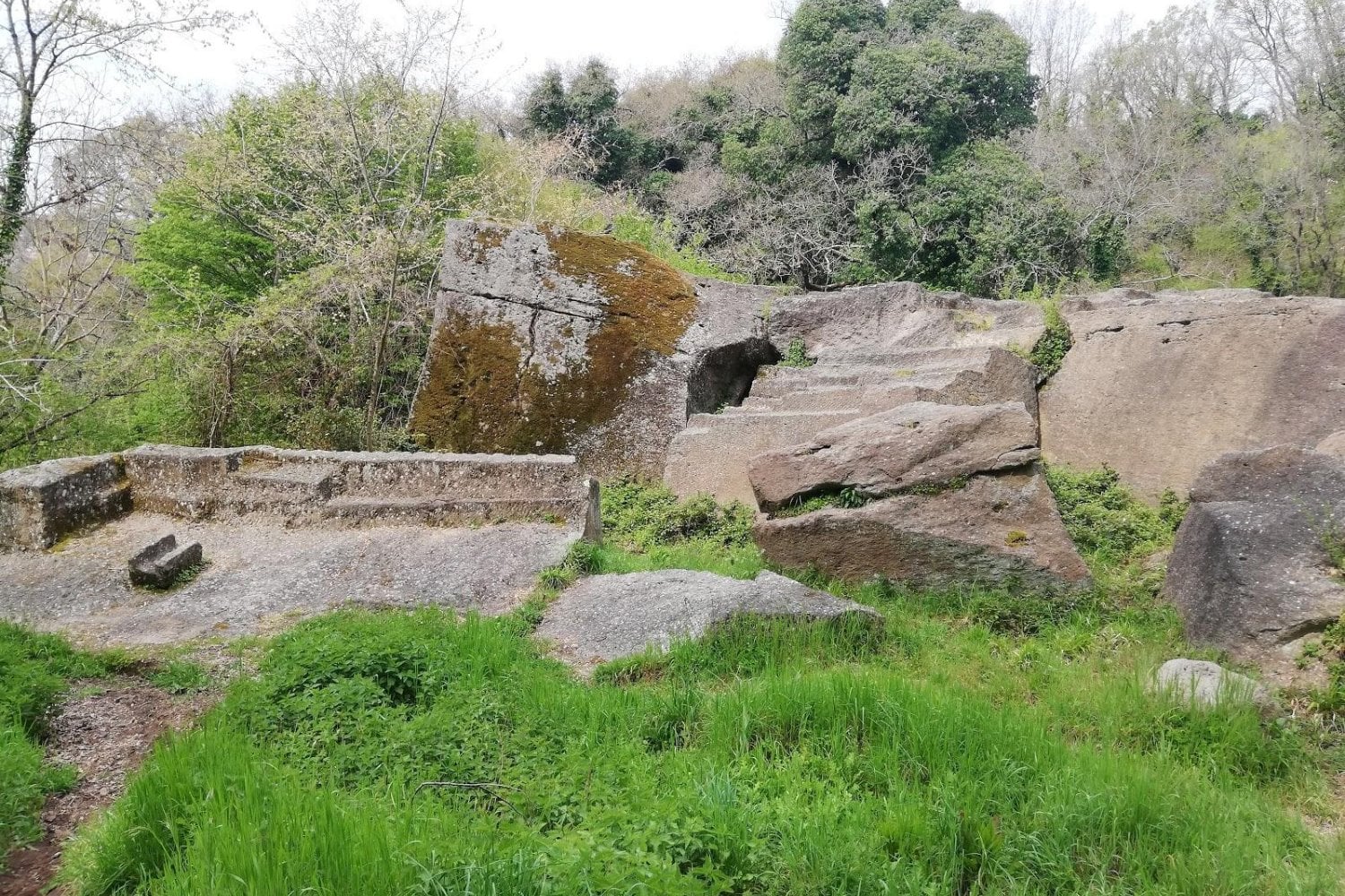 Un santuario escondido en un bosque de Italia llevaba siglos ocultando su historia. Los arqueólogos acaban de descubrir que podría ser anterior a los etruscos