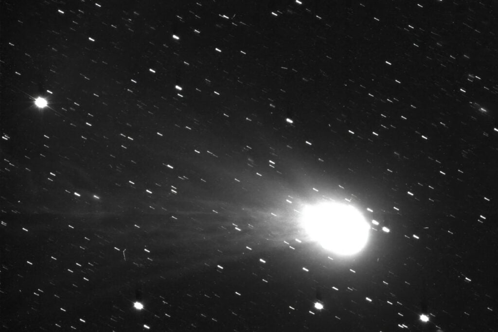 El cometa 3I/ATLAS llegó desde otro sistema estelar y acaba de revelar una pista inesperada sobre su origen. La respuesta estaba escondida en su cola