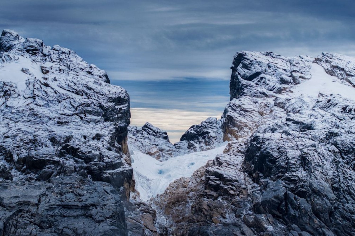 Durante siglos hubo nieve eterna en un lugar imposible, a pocos kilómetros del ecuador. Ahora está desapareciendo y se llevará algo que jamás podremos recuperar