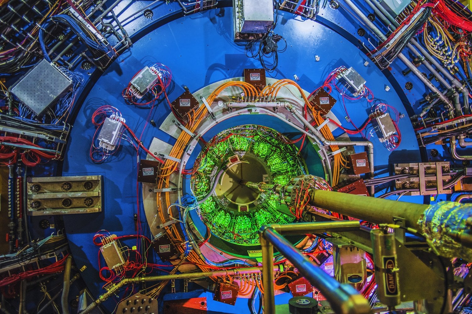 Los científicos intentaron recrear el universo poco después del Big Bang y encontraron algo inesperado. Una extraña señal podría cambiar lo que sabemos sobre el origen de la materia