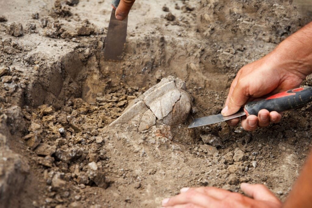 Iban a construir 68 viviendas en un pueblo de Salamanca y terminaron encontrando algo mucho más antiguo. El subsuelo escondía restos de hace casi 5.000 años