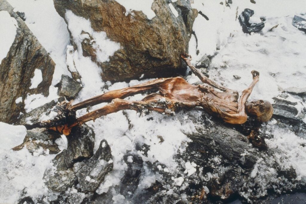 El hielo conservó momias y secretos de los vikingos durante miles de años. Ahora está derritiéndose y los científicos descubren algo que podría desaparecer para siempre