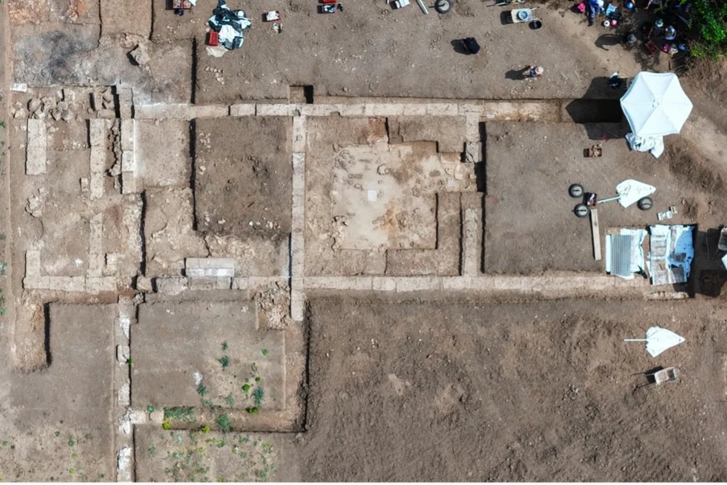 La escuela donde Aristóteles habría formado a Alejandro Magno está saliendo de la tierra. Dos salones de 2.400 años cuentan una historia inesperada