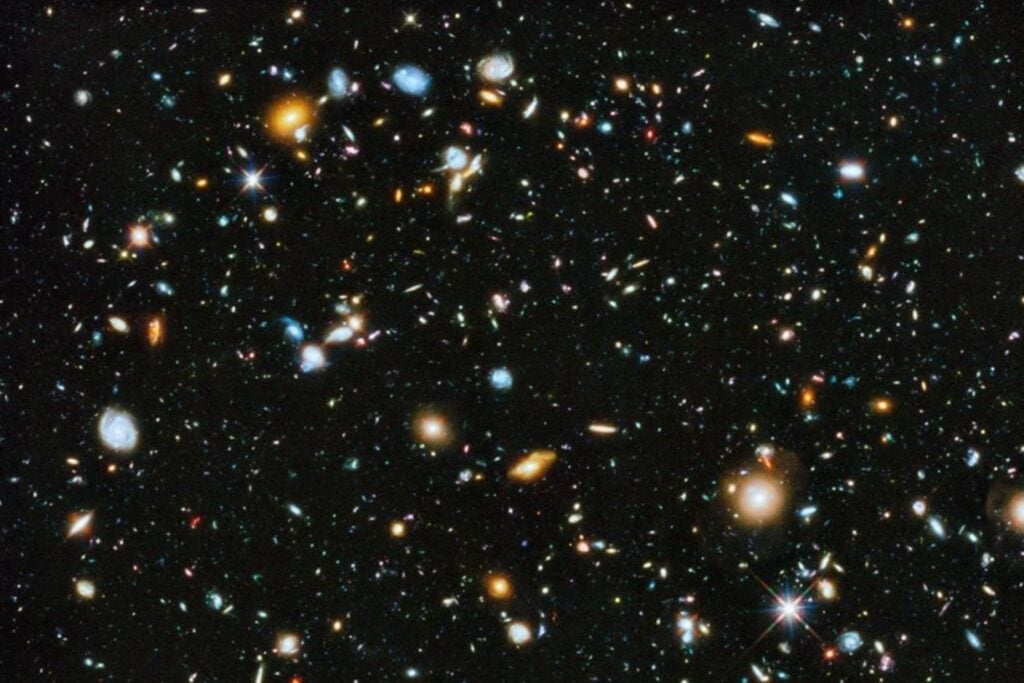 El James Webb encontró una señal donde no debería haber absolutamente nada. Los astrónomos tienen cuatro explicaciones y ninguna termina de encajar