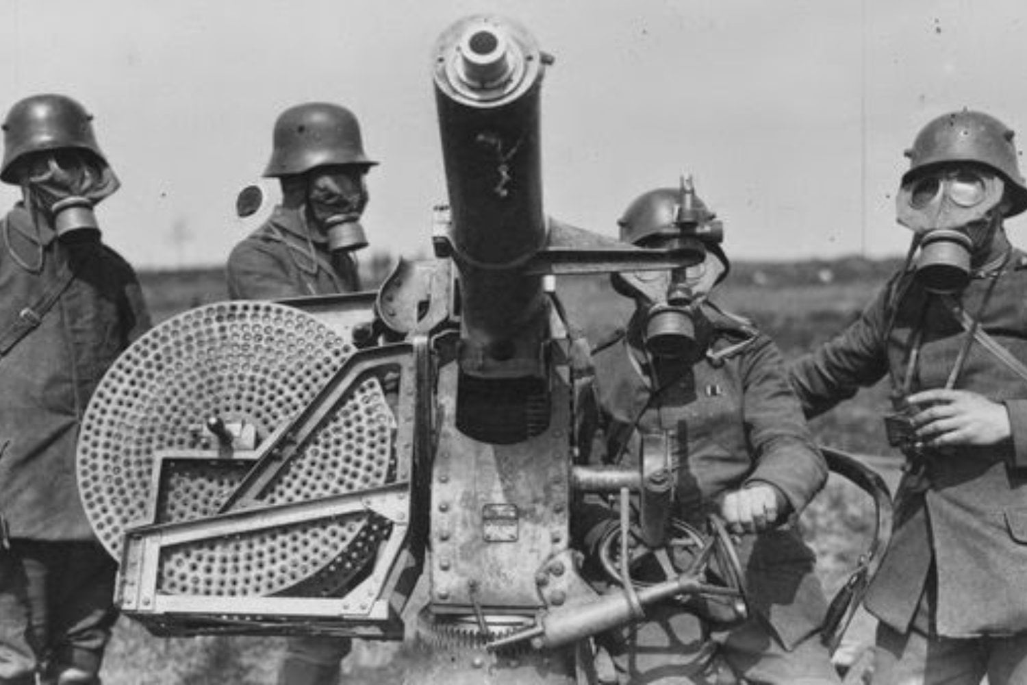 En 1916 los soldados vieron aparecer una máquina que no sabían cómo detener. Ucrania está viviendo otra vez esa pesadilla, pero ahora viene desde el cielo
