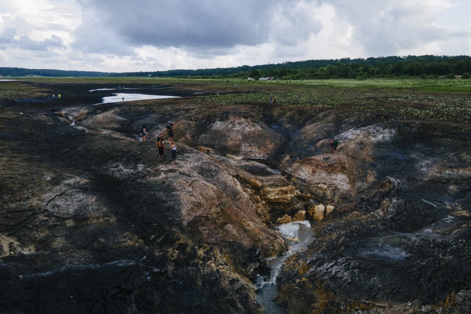 Florida tiene un lago que literalmente desaparece. Los científicos vertieron un colorante rosa en uno de sus sumideros y 35 días después apareció a 30 kilómetros