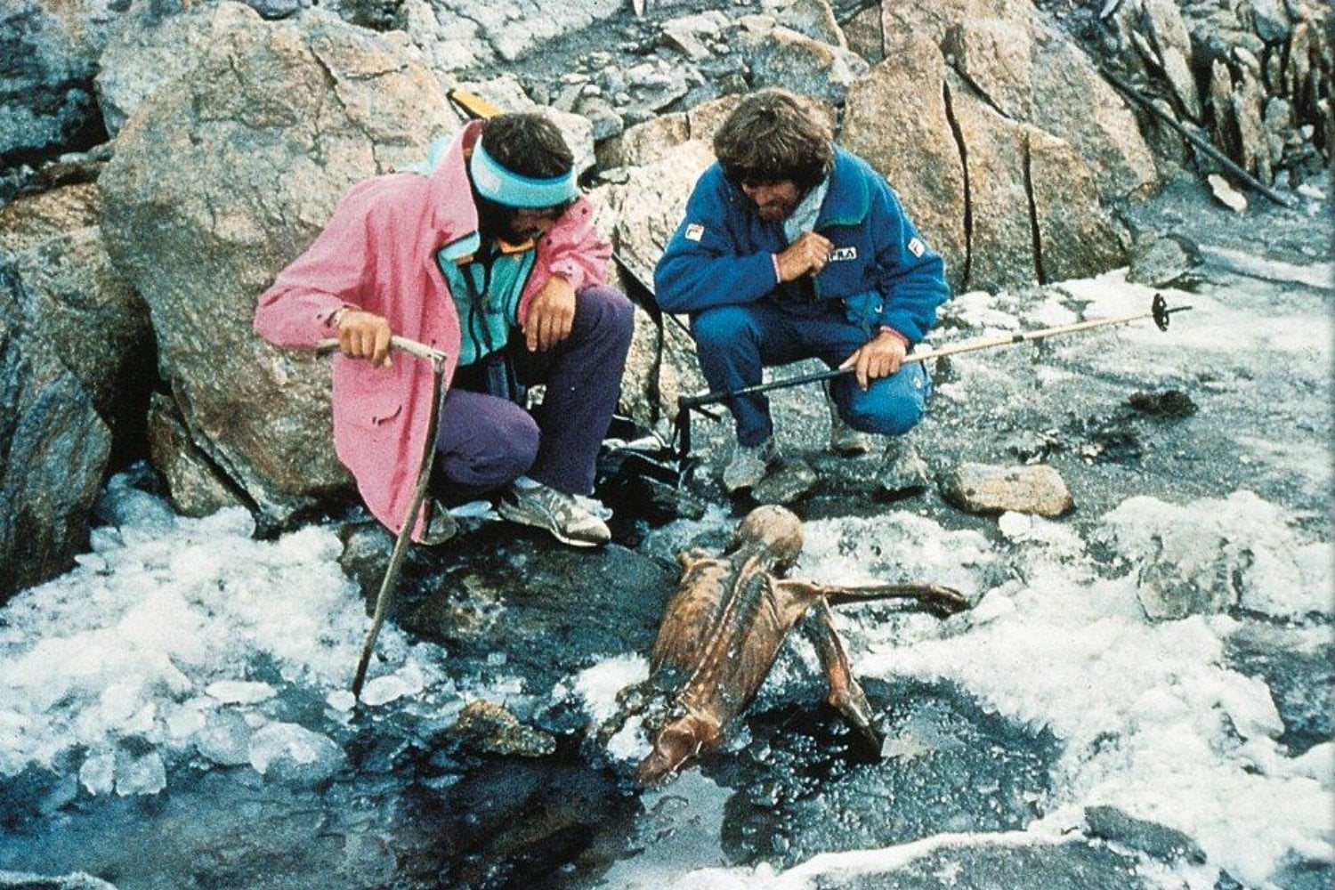 El hielo conservó momias y secretos de los vikingos durante miles de años. Ahora está derritiéndose y los científicos descubren algo que podría desaparecer para siempre