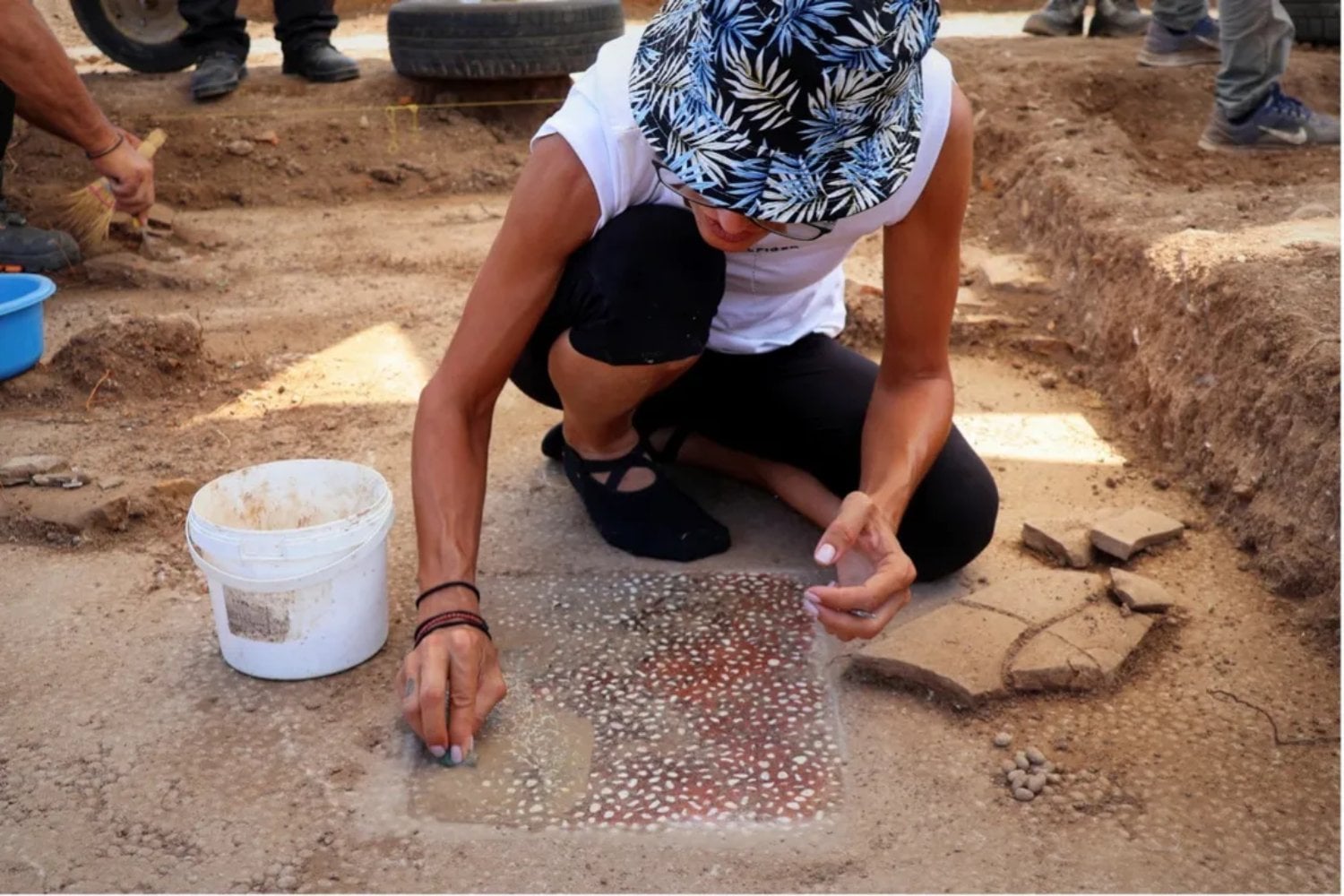 La escuela donde Aristóteles habría formado a Alejandro Magno está saliendo de la tierra. Dos salones de 2.400 años cuentan una historia inesperada