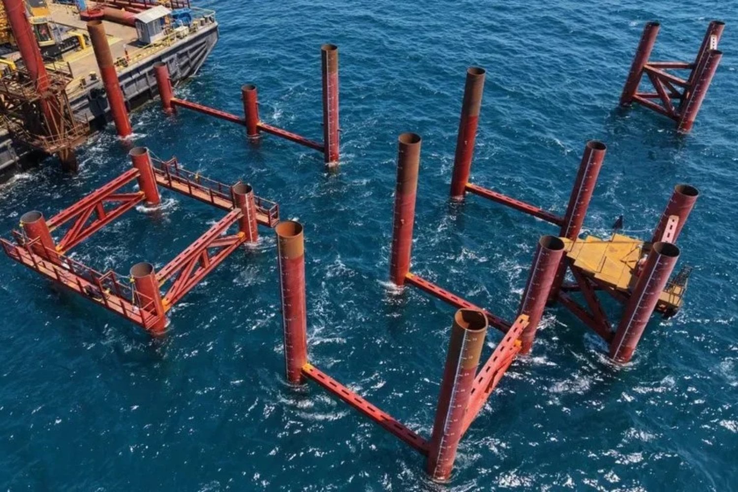 China envió a Brasil un barco de 130 metros capaz de levantar 700 toneladas. Su misión es construir el puente más largo de América Latina