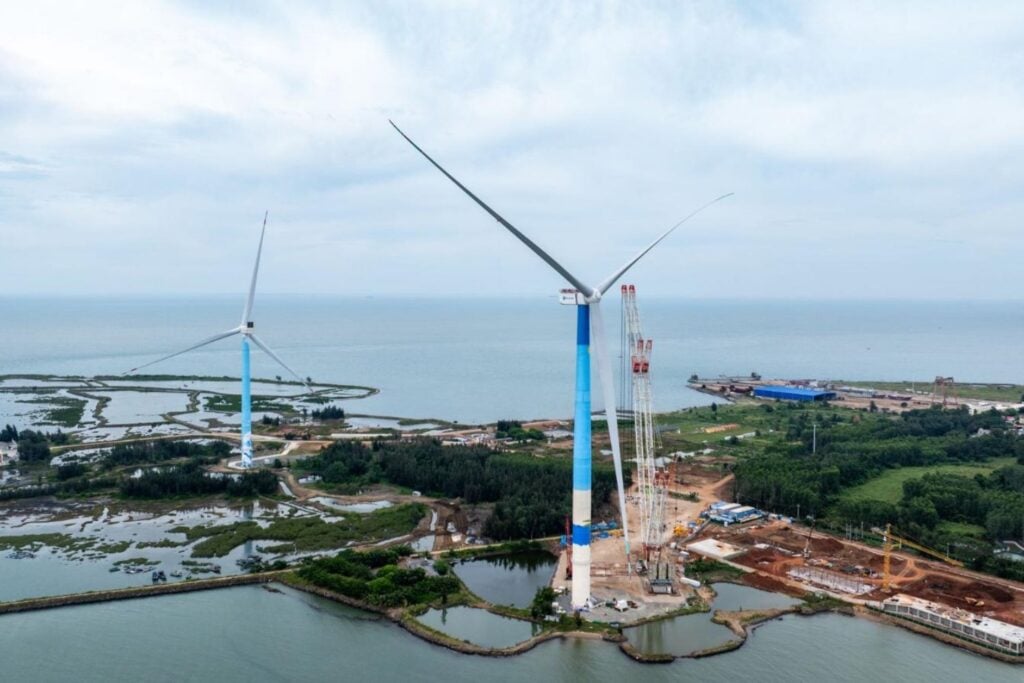 Europa teme repetir con la energía eólica lo que ya ocurrió con los coches eléctricos. China prepara aerogeneradores gigantes y España está en sus planes