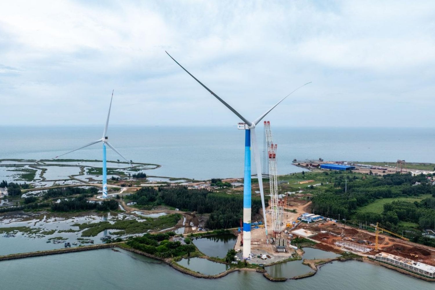 Europa teme repetir con la energía eólica lo que ya ocurrió con los coches eléctricos. China prepara aerogeneradores gigantes y España está en sus planes
