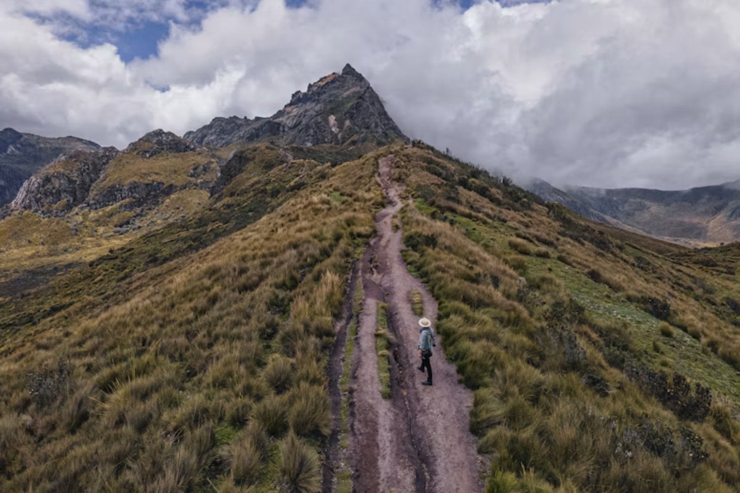 Argentina y Chile quieren hacer algo que los Andes llevan millones de años impidiendo: cruzarlos sin subir. El plan es perforar 14 kilómetros de montaña