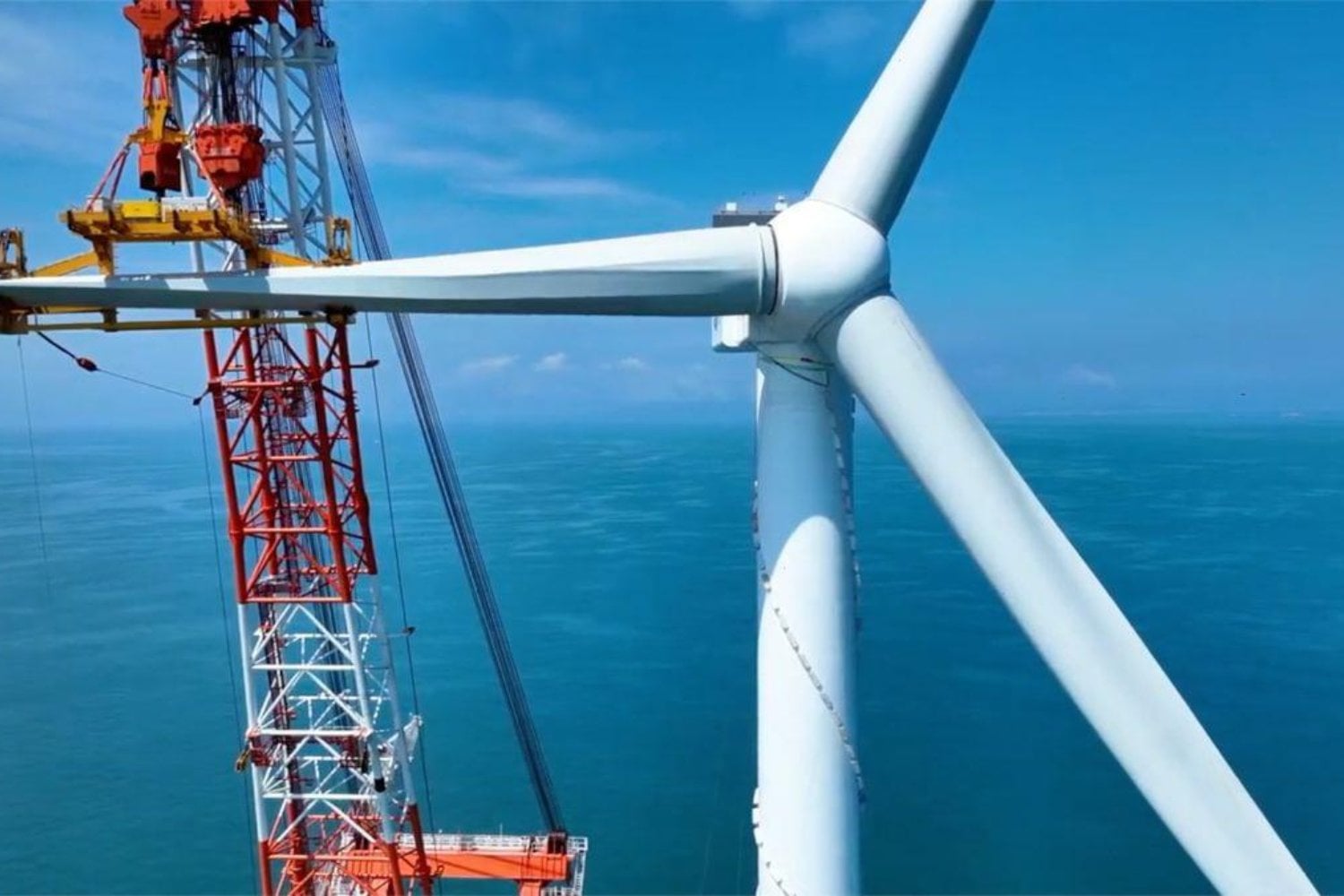 Europa teme repetir con la energía eólica lo que ya ocurrió con los coches eléctricos. China prepara aerogeneradores gigantes y España está en sus planes