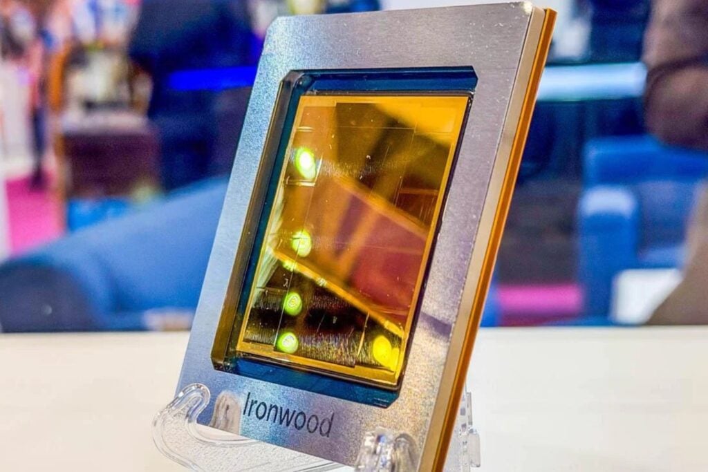 OpenAI compite contra Google con ChatGPT, pero ahora quiere comprarle sus chips de inteligencia artificial. La carrera tecnológica está convirtiendo a los rivales en socios