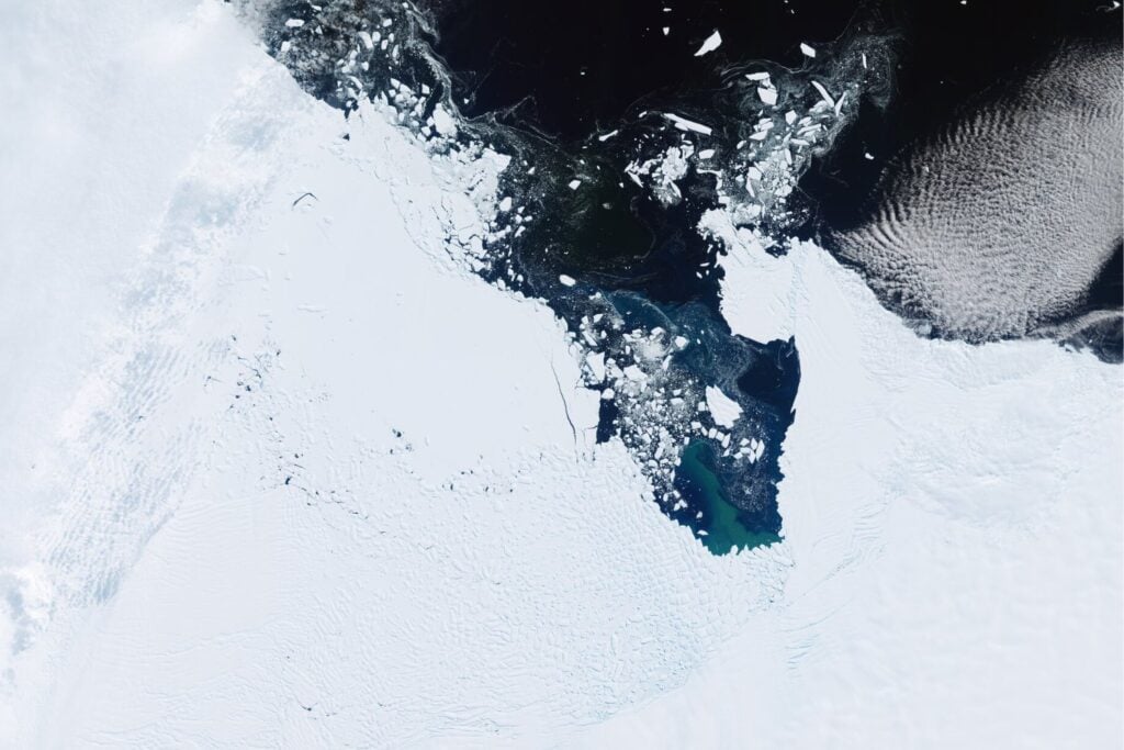 Durante décadas, Groenlandia y la Antártida parecían reservas de hielo casi infinitas. Los satélites acaban de ponerle un número a lo perdido y cuesta imaginarlo