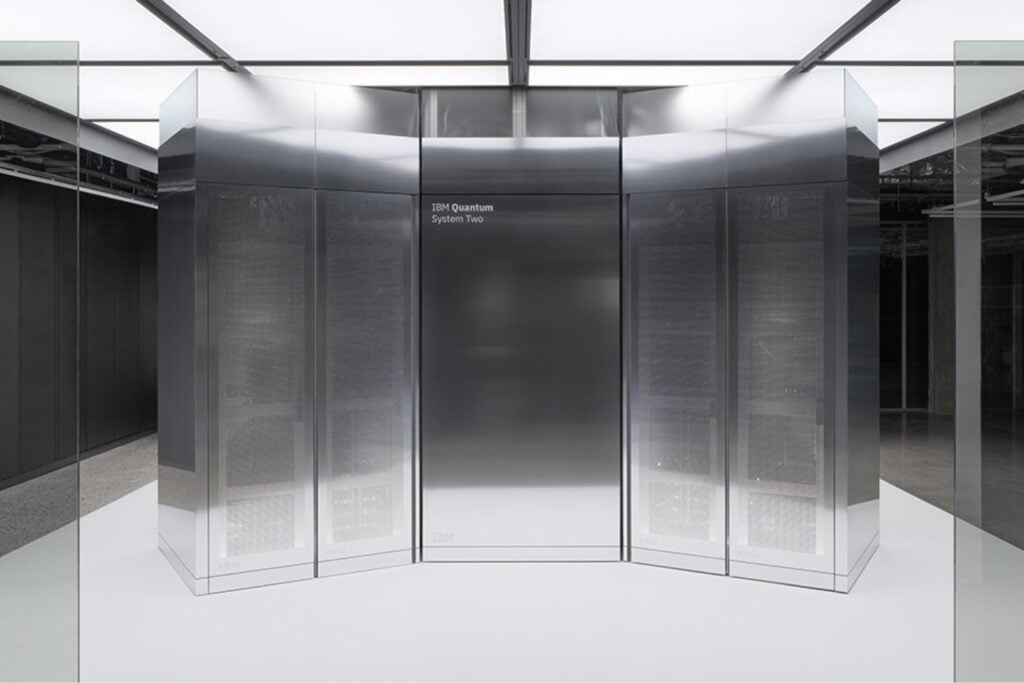 La computación cuántica llevaba años chocando contra el mismo muro. IBM acaba de demostrar que medir los cúbits puede formar parte de la solución