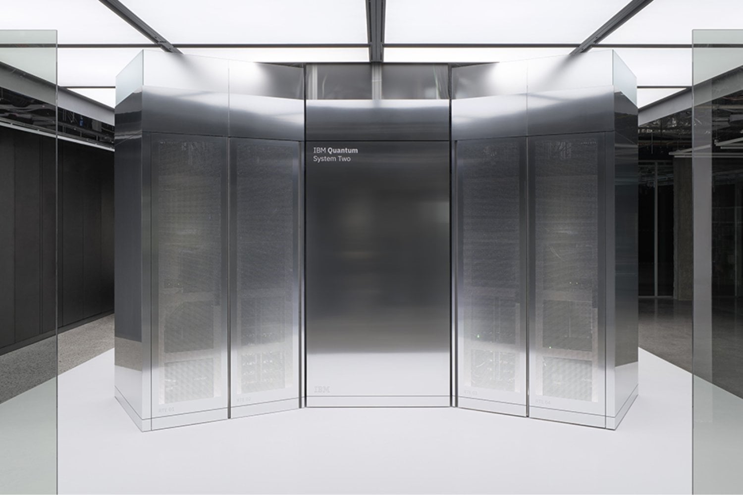 La computación cuántica llevaba años chocando contra el mismo muro. IBM acaba de demostrar que medir los cúbits puede formar parte de la solución