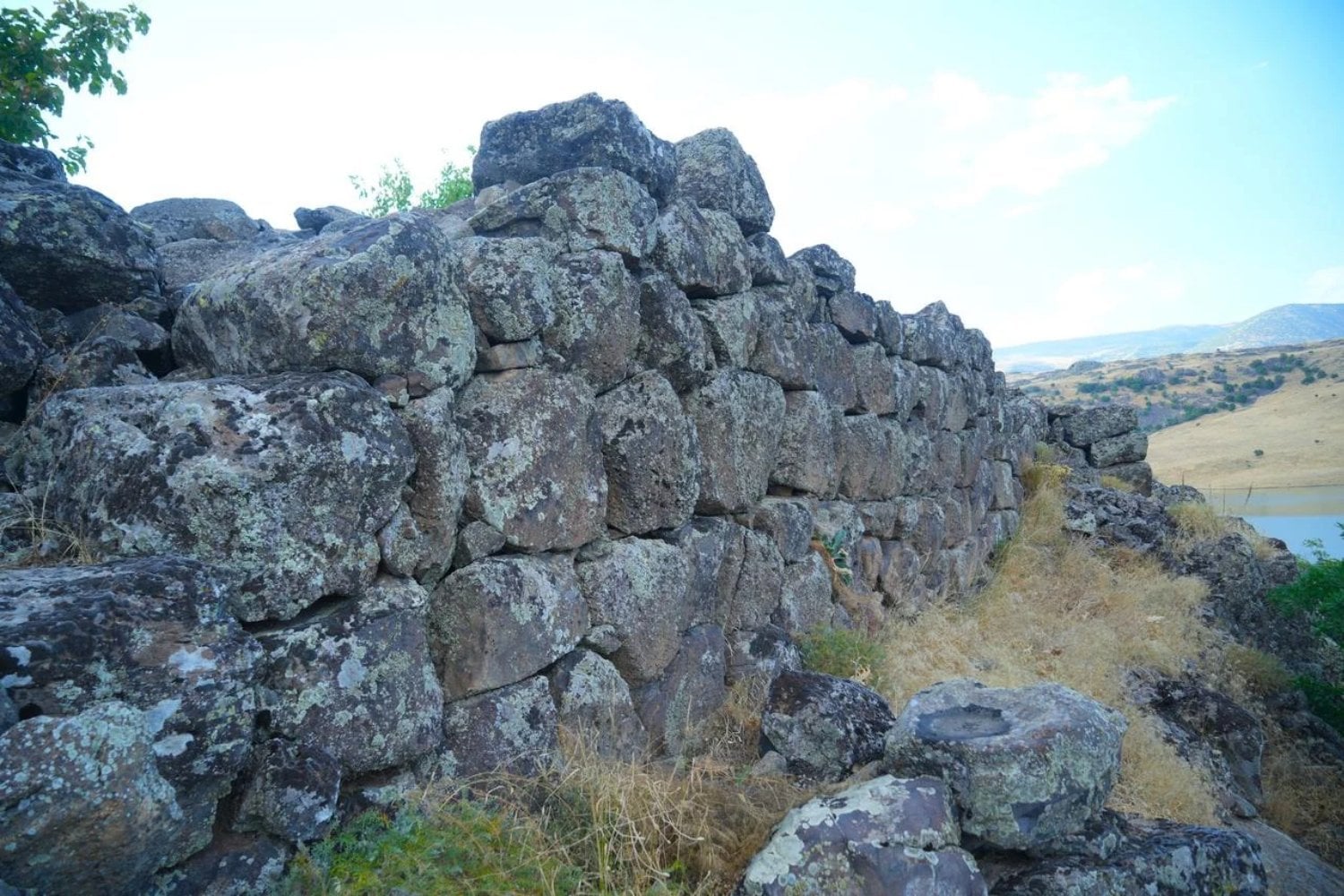 Un arqueólogo revisaba imágenes satelitales de Turquía y encontró una fortaleza gigantesca. Podría ser una capital perdida de hace 3.000 años