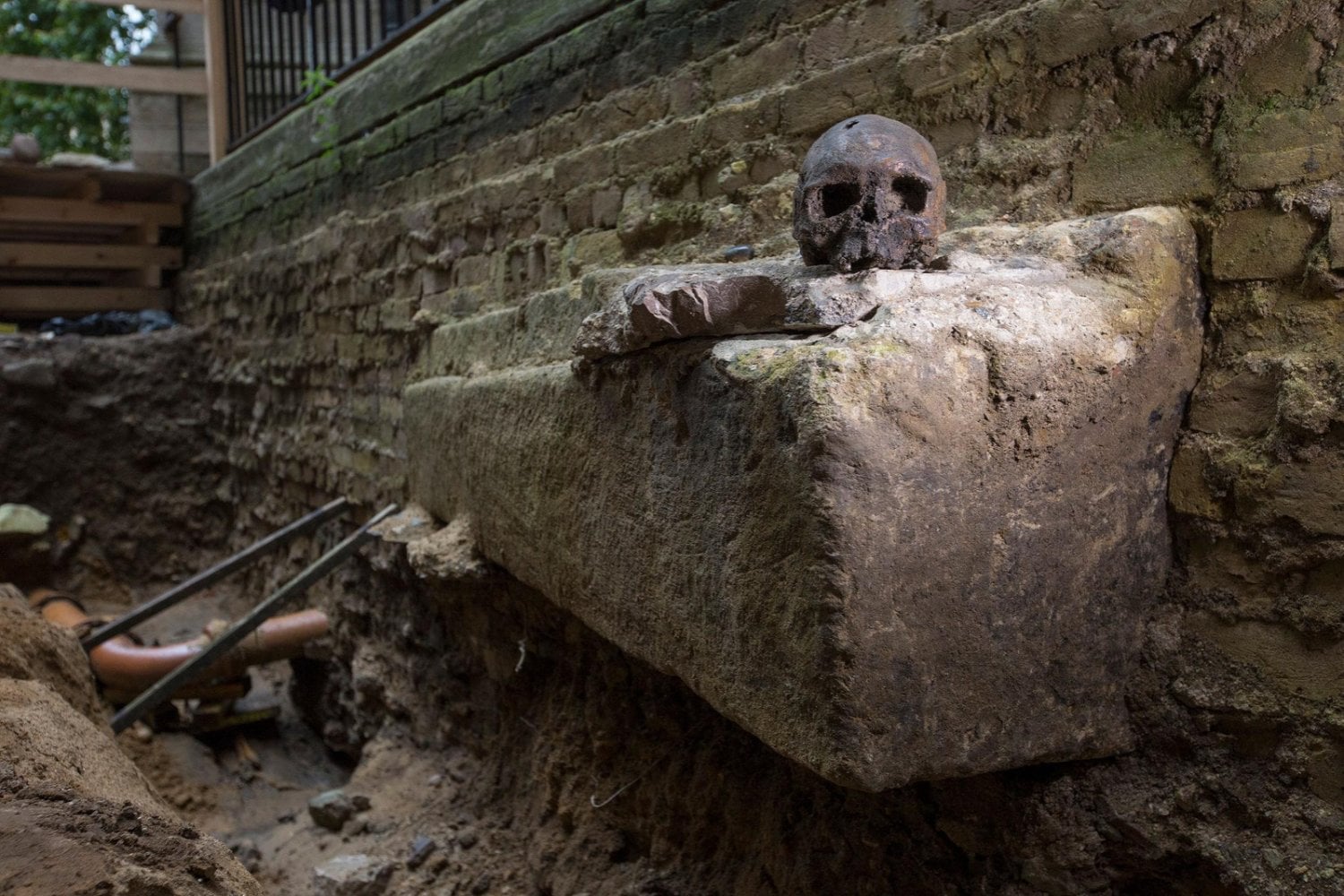 En 1869 encontraron un sarcófago romano en Londres y creyeron conocer su historia. Más de un siglo después, sus huesos revelaron un secreto de la Inglaterra medieval