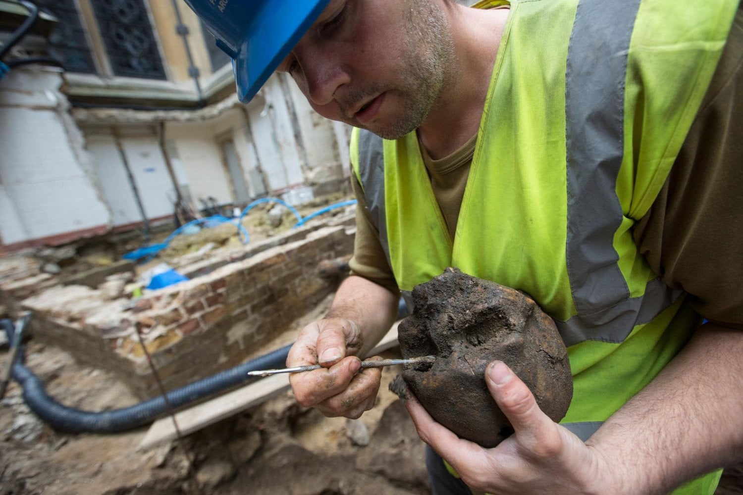 En 1869 encontraron un sarcófago romano en Londres y creyeron conocer su historia. Más de un siglo después, sus huesos revelaron un secreto de la Inglaterra medieval