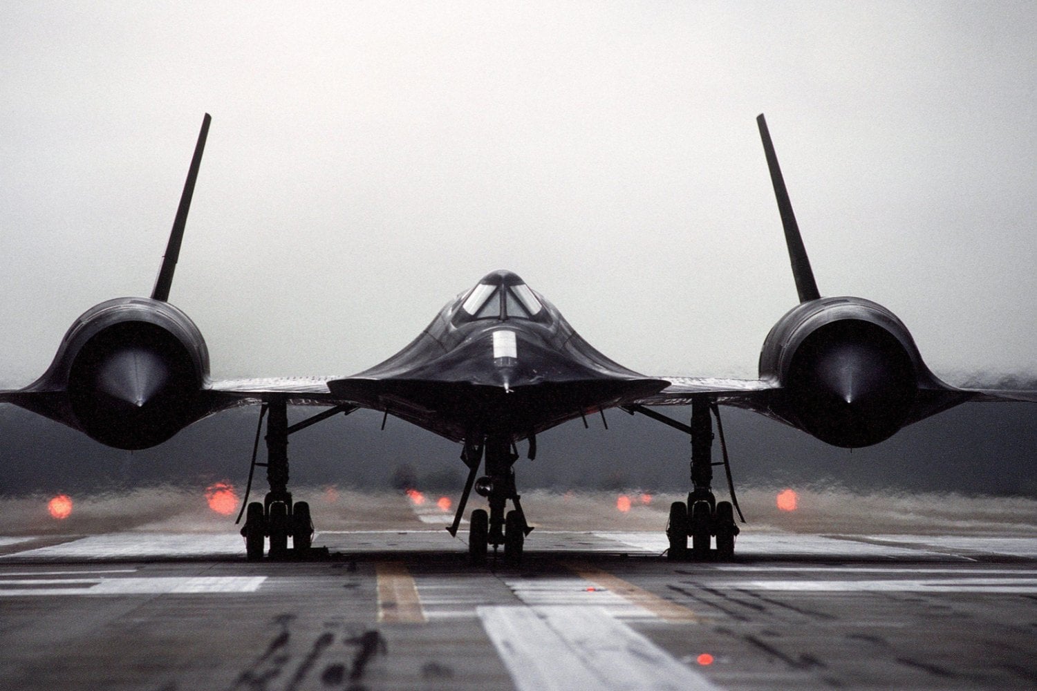 Estados Unidos quería construir un avión espía imposible de derribar por la URSS. El problema era que necesitaba comprarle a su enemigo el material para fabricarlo