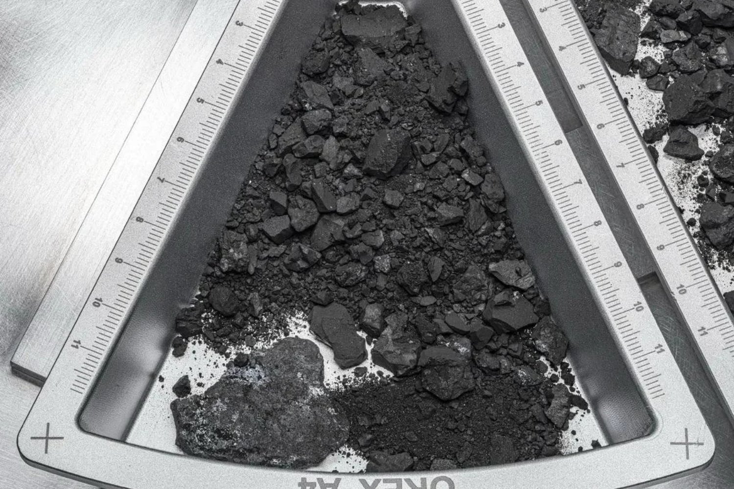 La NASA trajo a la Tierra fragmentos de un asteroide de 4.500 millones de años. Lo que encontraron en Bennu apunta a un papel inesperado de Júpiter