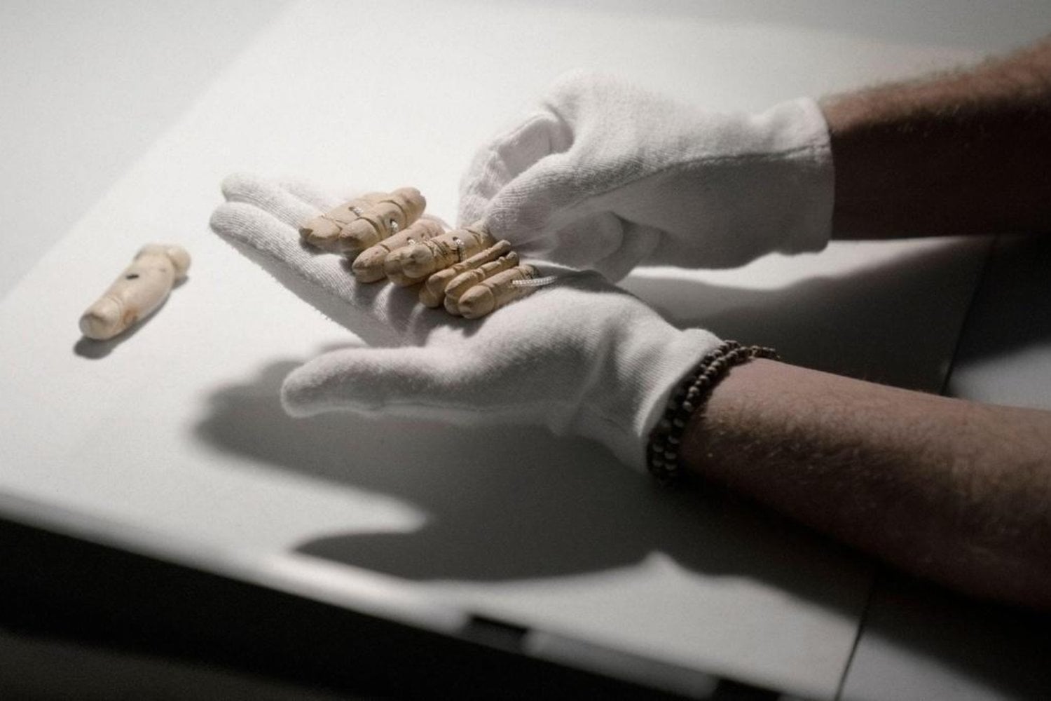 Hace casi 2.000 años, alguien guardó sus recuerdos en un armario de Pompeya y nunca regresó. Los arqueólogos acaban de descubrir lo que dejó atrás el día que despertó el Vesubio