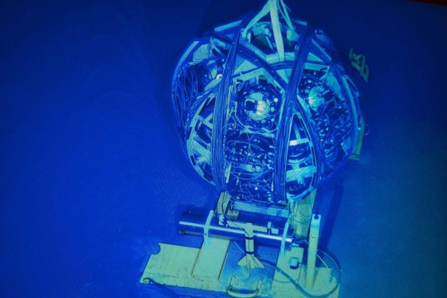 Un neutrino atravesó el Mediterráneo con una energía absurda. Ahora algunos físicos creen que podría haber rozado una quinta dimensión