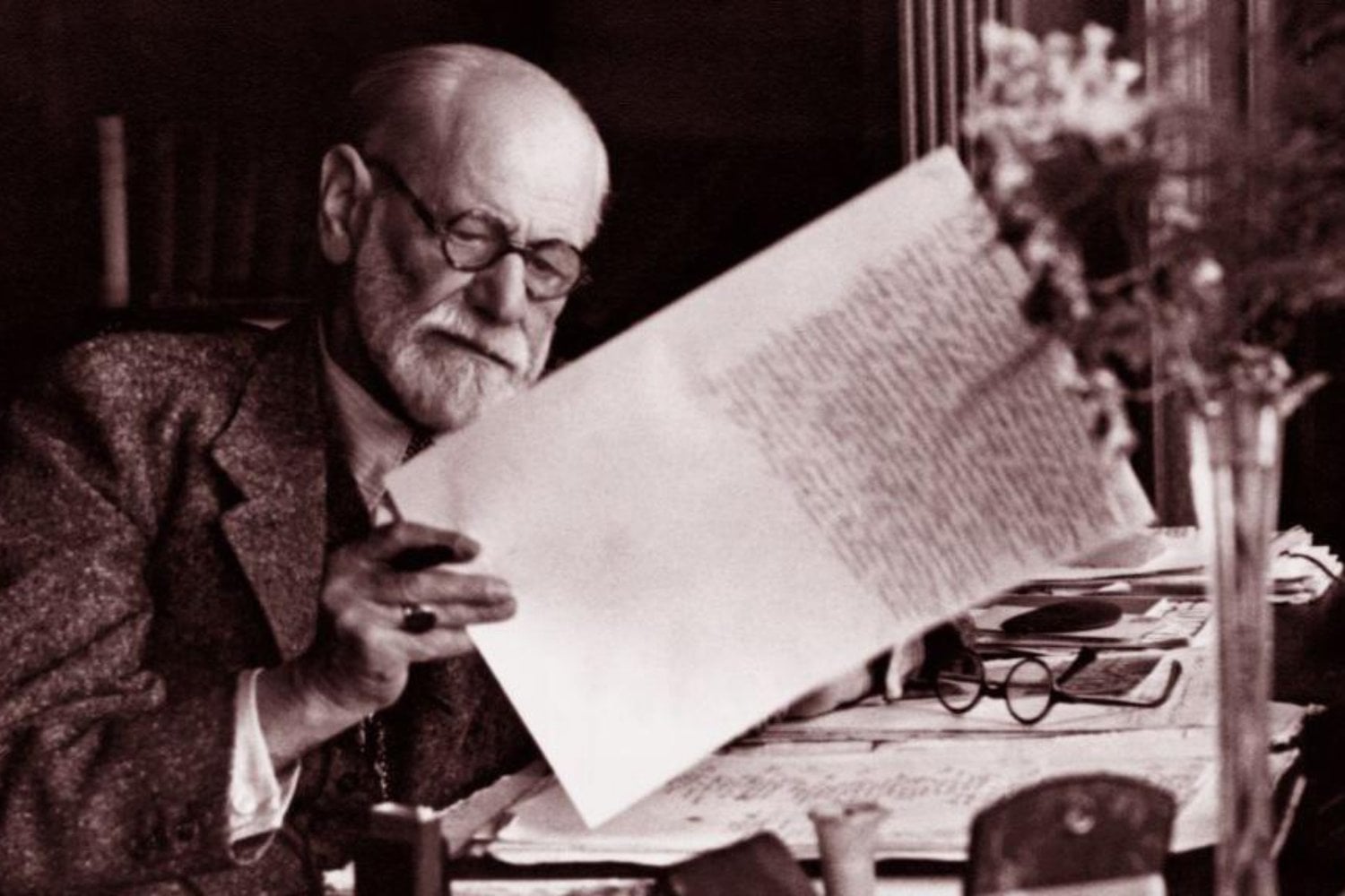 Sigmund Freud pensaba que los surrealistas estaban locos y Salvador Dalí quería impresionarlo. Su encuentro en 1938 terminó con una confesión que nadie esperaba