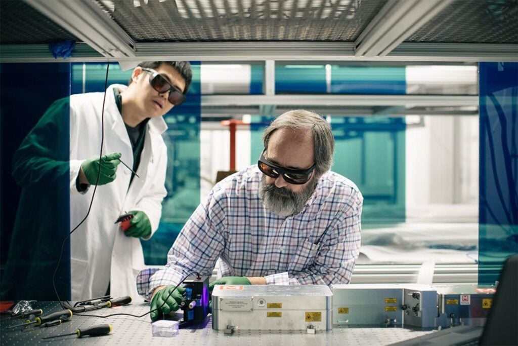 Unos físicos consiguieron atrapar antimateria durante meses sin que desapareciera. Ahora quieren descubrir por qué el universo existe