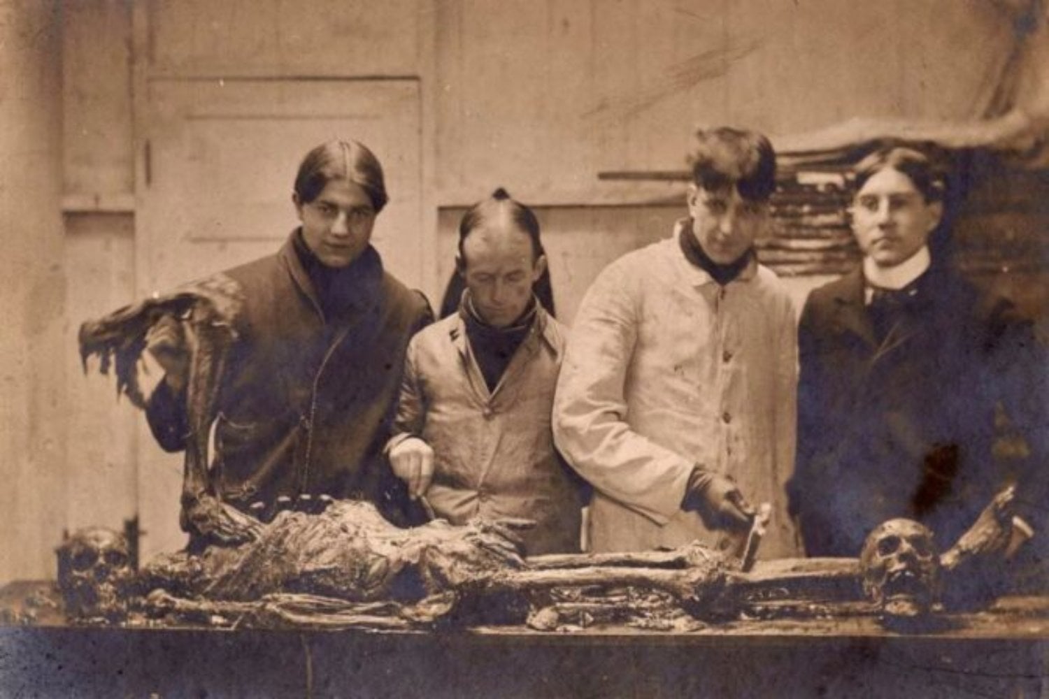 Durante siglos, Europa acusó a otros pueblos de ser caníbales. El detalle incómodo es que ellos también lo eran