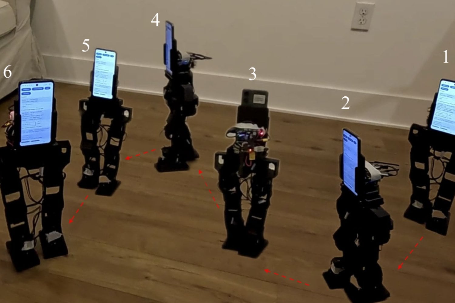 Millones de móviles Android suelen terminar olvidados en un el fondo de un cajón. La UCLA ha encontrado la forma de convertirlos en robots que caminan solos