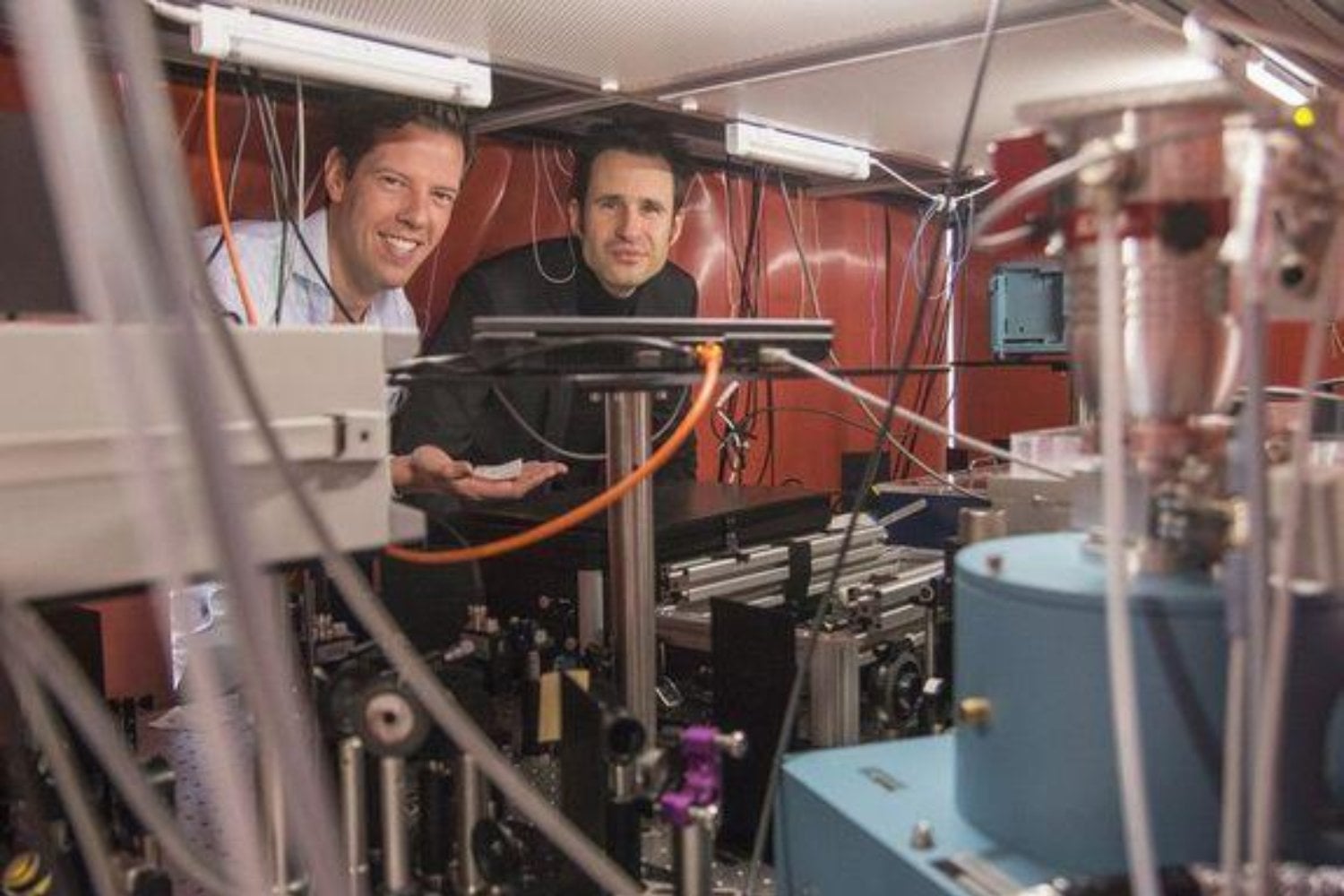 Llevamos más de 70 años midiendo el tiempo con átomos. Dos laboratorios acaban de construir relojes que podrían dejar obsoleta esa tecnología