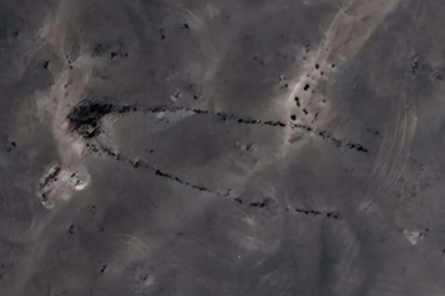 Hace 4.400 años, alguien construyó una extraña tumba de 55 metros en el Sáhara. Su interior escondía un secreto que los arqueólogos tardaron ocho años en descifrar