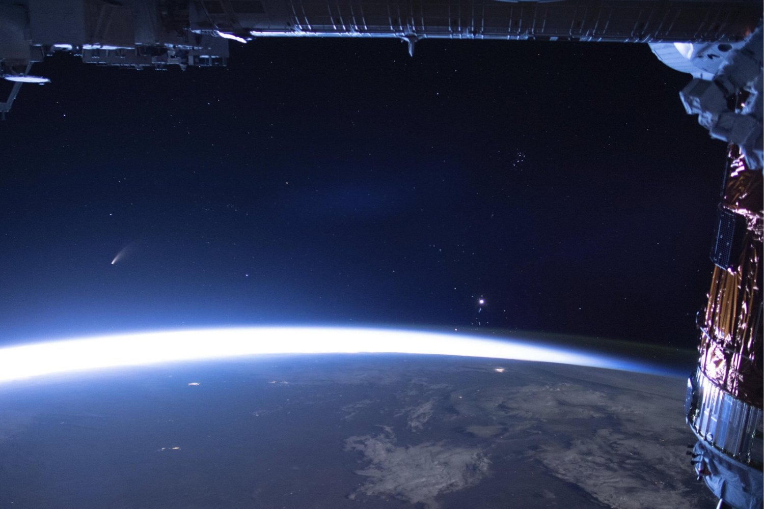 Durante años creímos que los cometas pudieron traer los ingredientes de la vida a la Tierra. Cambridge acaba de encontrar un problema con esa teoría
