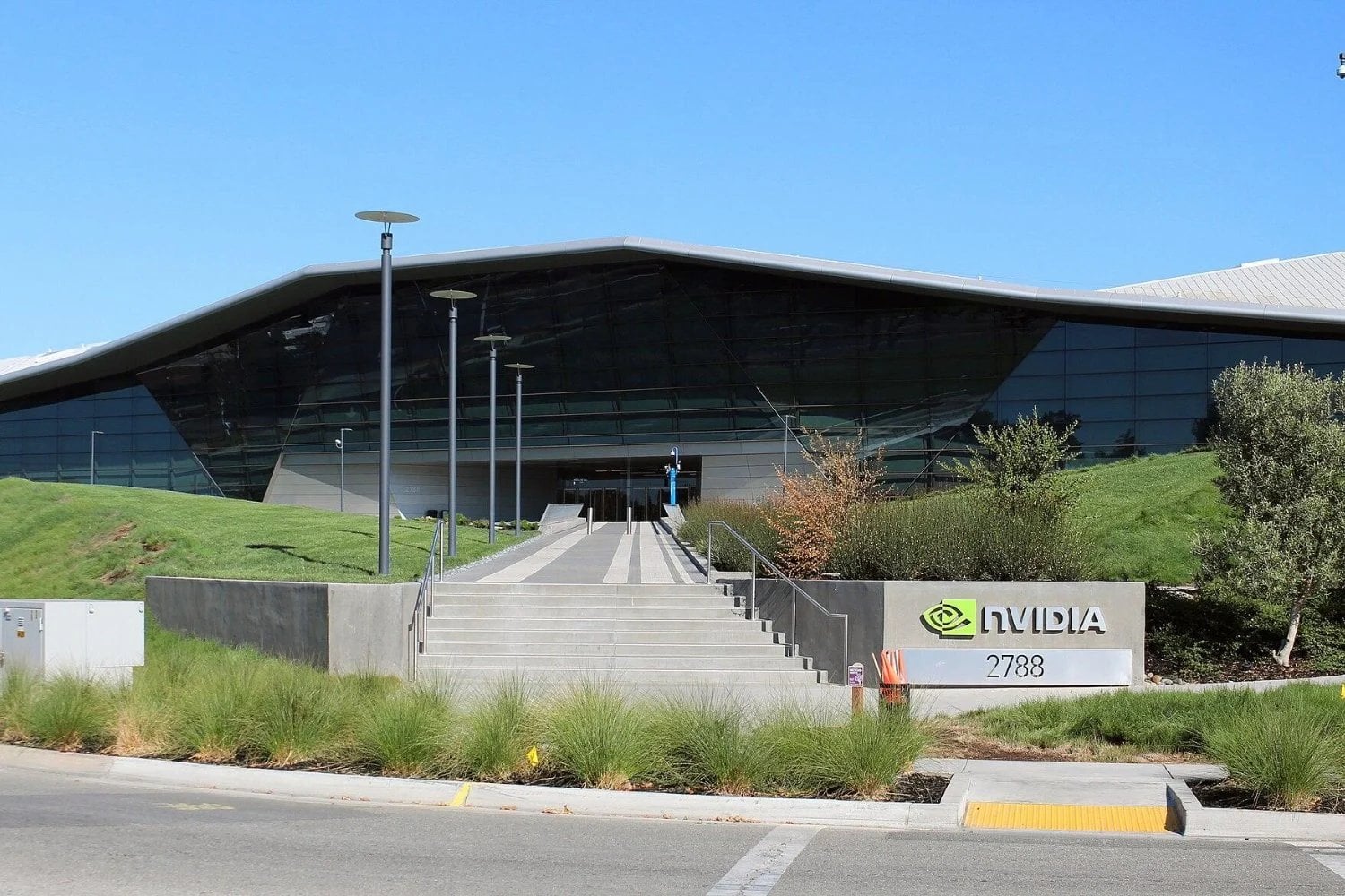 Nvidia construyó el imperio de los chips que alimentan a la IA. Ahora quiere entrar en el negocio de quienes podrían dejar de necesitarlos