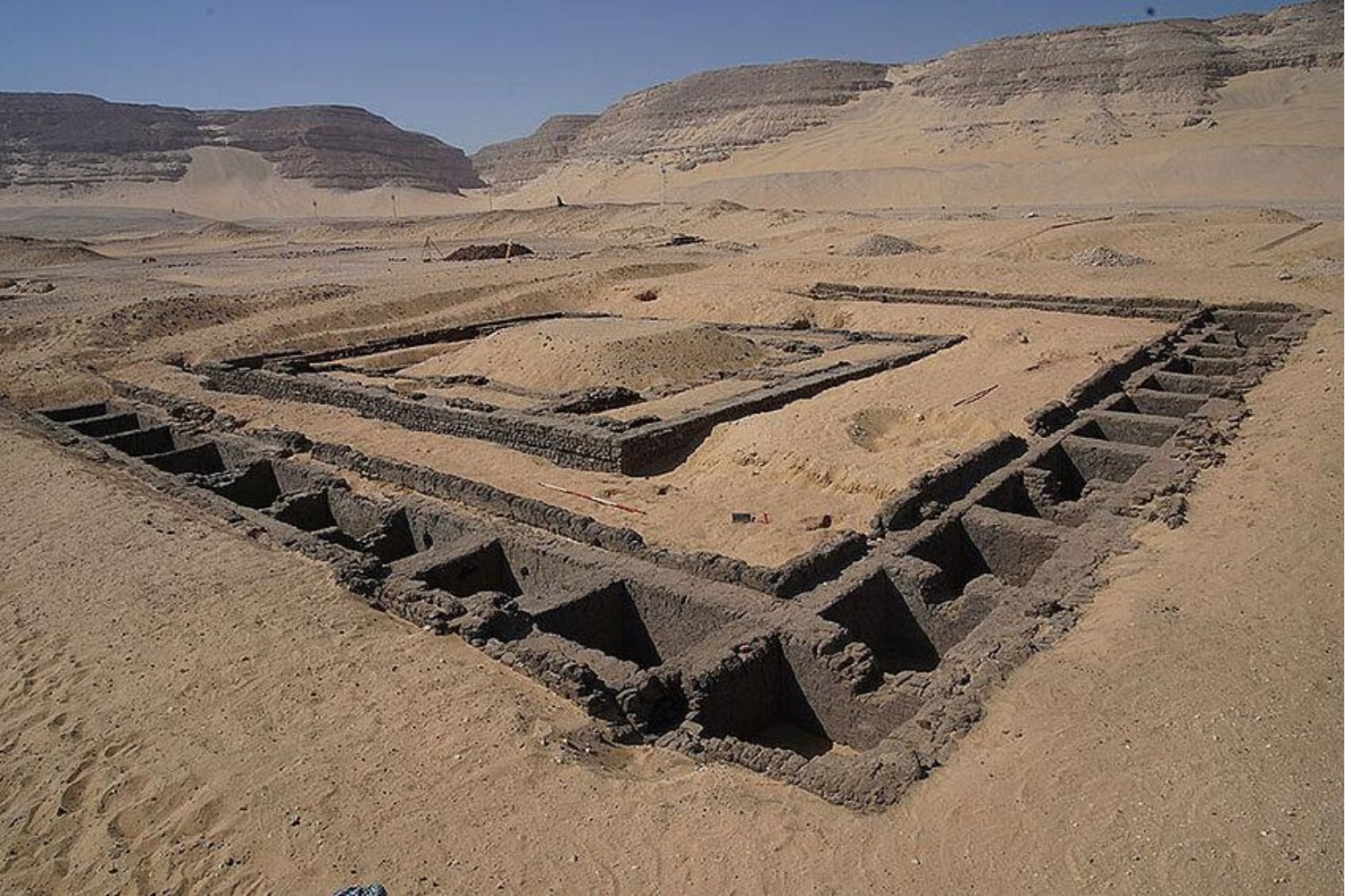 Egipto escondía algo perturbador en las tumbas de sus primeros faraones. Cinco mil años después, 46 cráneos revelaron una historia mucho más oscura