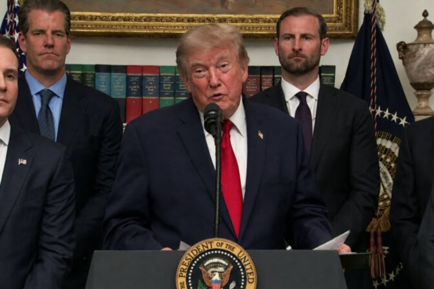Trump invirtió hasta cinco millones de dólares en SpaceX. Apenas 48 horas después firmó una medida que podría beneficiar directamente a Elon Musk