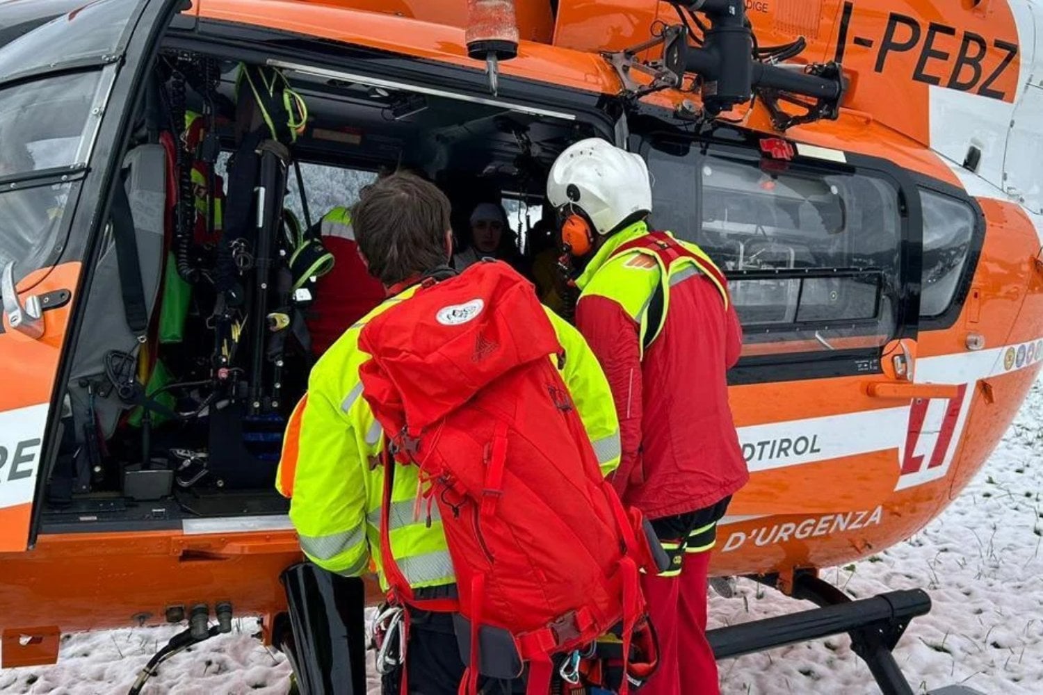 Sus padres los dejaron solos en los Alpes a más de 2.300 metros de altura. Dos hermanos caminaron hasta un refugio y encontraron algo que casi les cuesta la vida