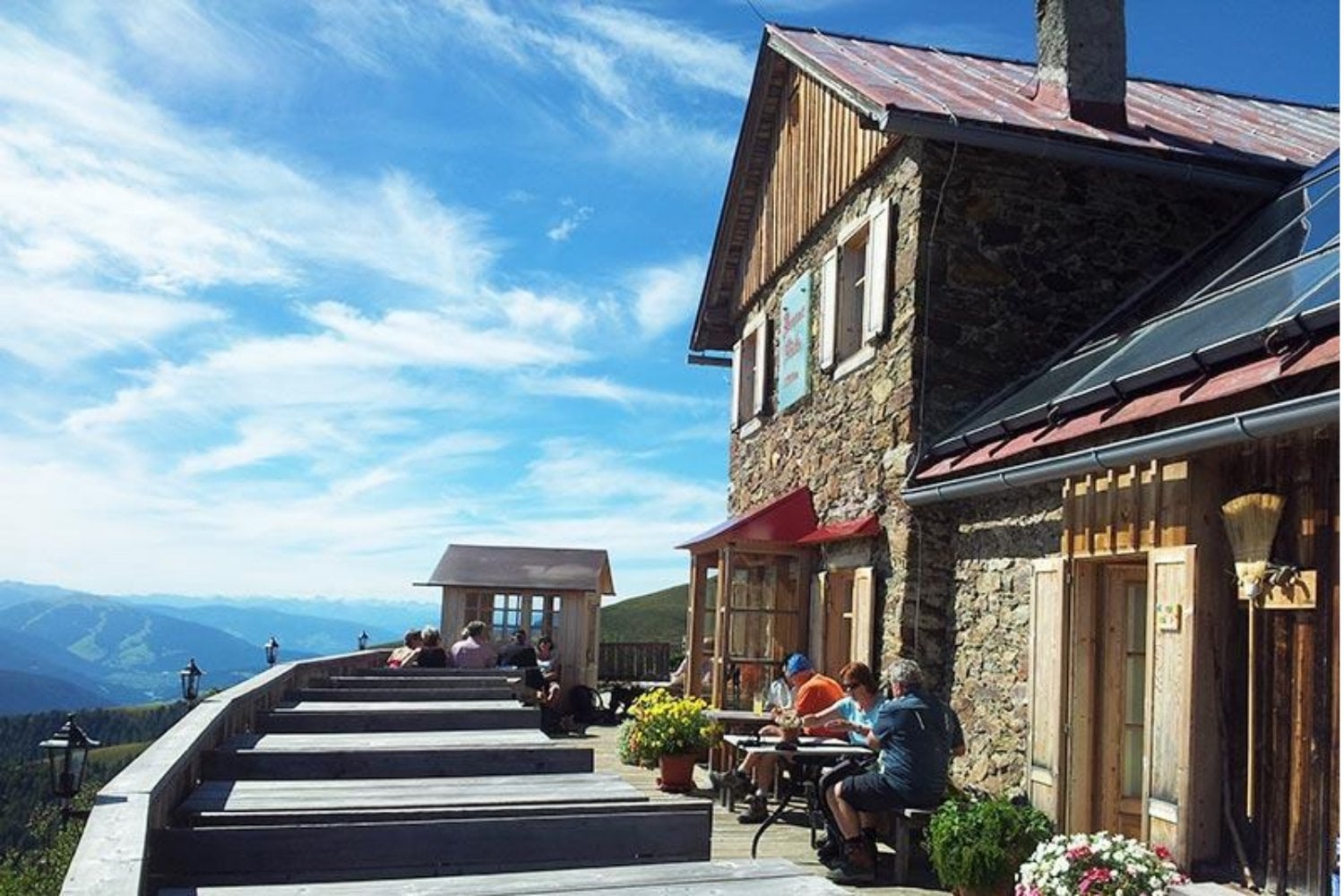 Sus padres los dejaron solos en los Alpes a más de 2.300 metros de altura. Dos hermanos caminaron hasta un refugio y encontraron algo que casi les cuesta la vida