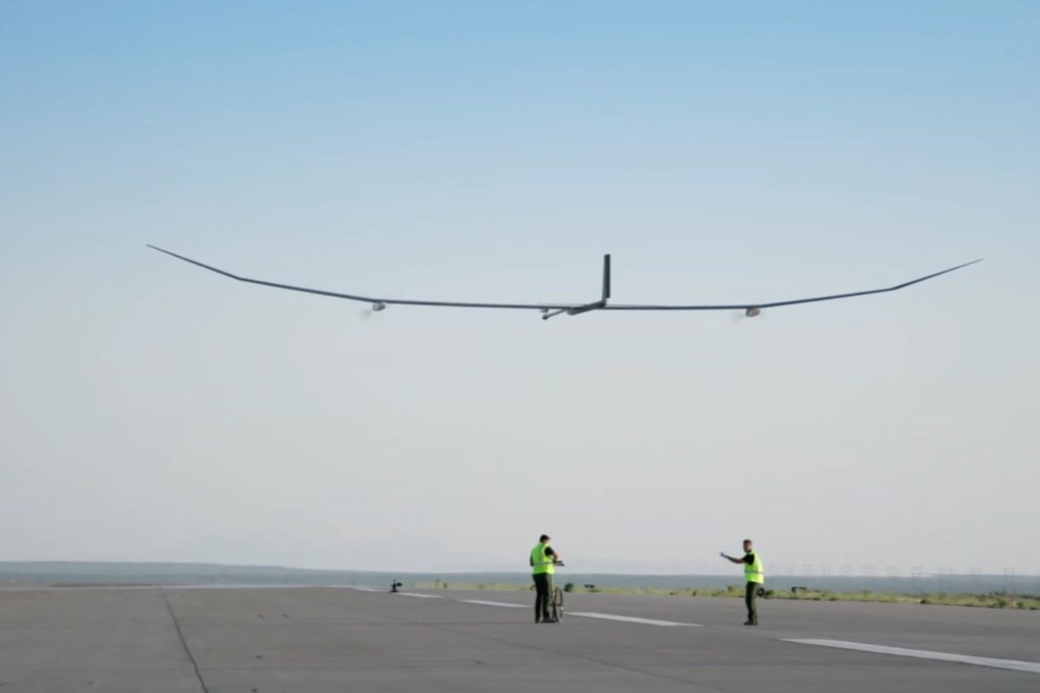 El PHASA-35 podría pasar meses en el aire combinando energía solar y electricidad enviada desde tierra
