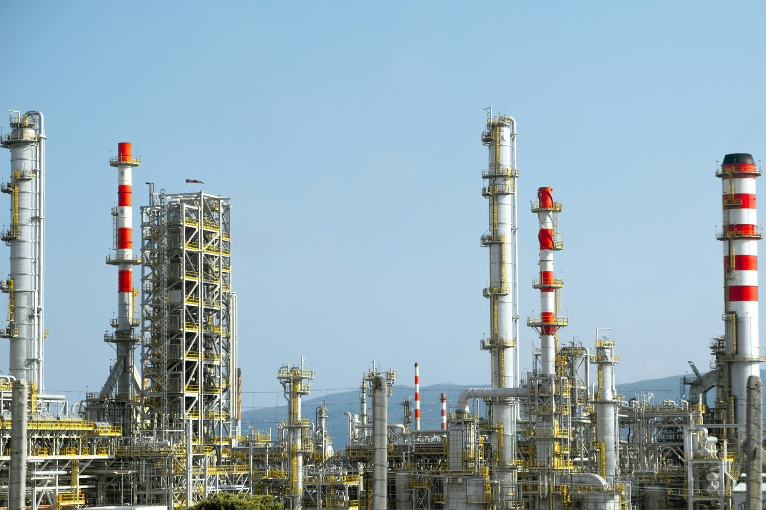 Mientras la gasolina se encarece, las refinerías están haciendo un negocio millonario: Repsol dispara sus márgenes un 158% en solo tres meses