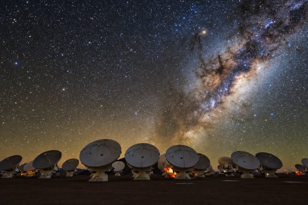 Los satélites están iluminando demasiado el cielo: un estudio revela que Starlink y Guowang superan los límites recomendados