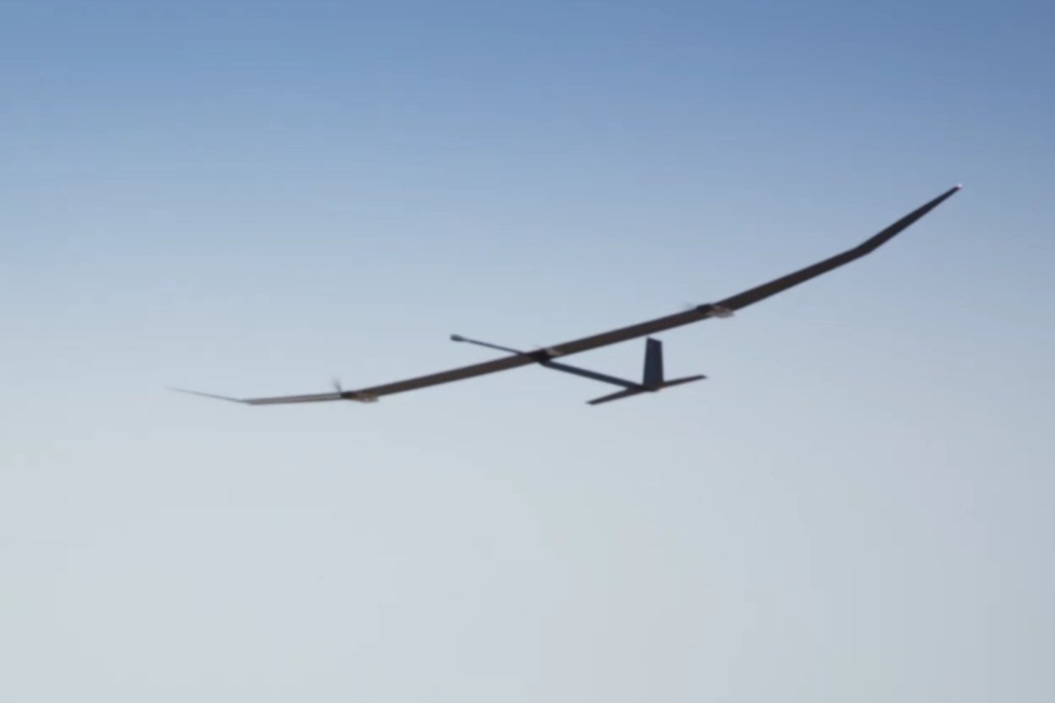 El PHASA-35 podría pasar meses en el aire combinando energía solar y electricidad enviada desde tierra