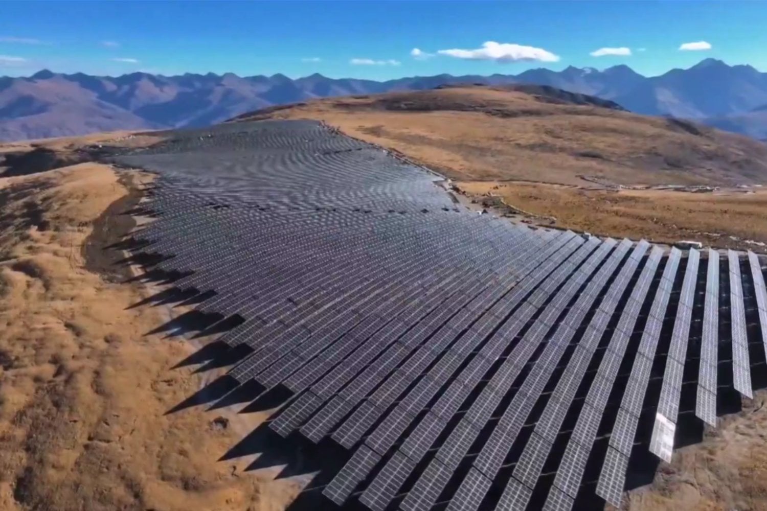 China instala más energía renovable que nadie, pero todavía no puede soltar el carbón
